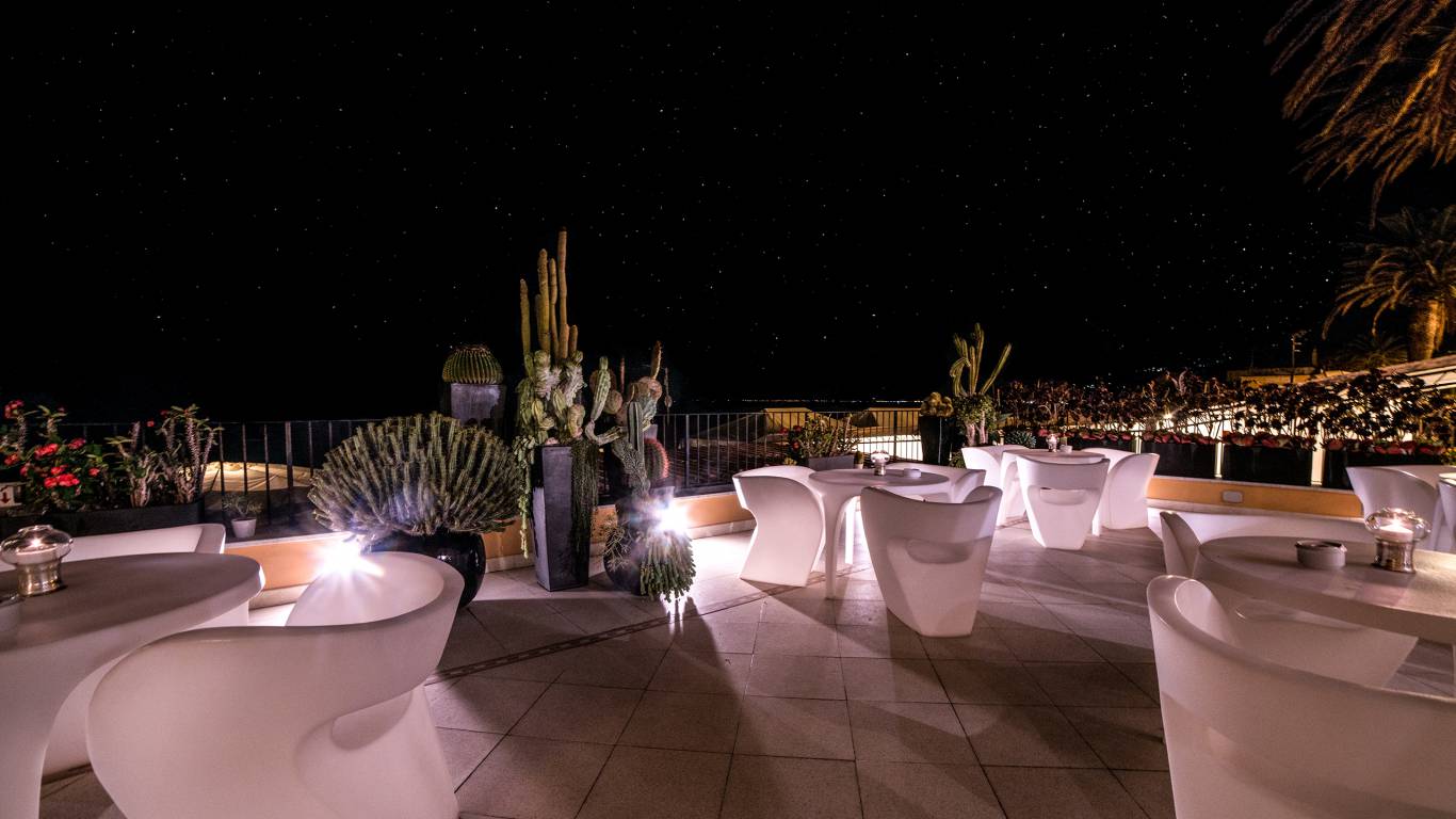 Hotel-Albatros-Varigotti-01-62-terrasse-hôtel-vue-panoramique-mer-hôtel